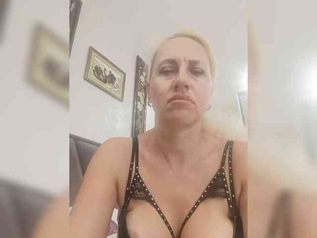 KissMiSveet1234 webcam