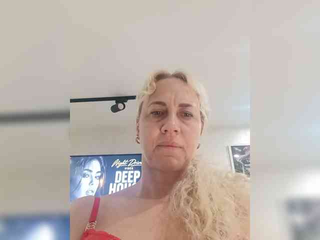 KissMiSveet1234 webcam