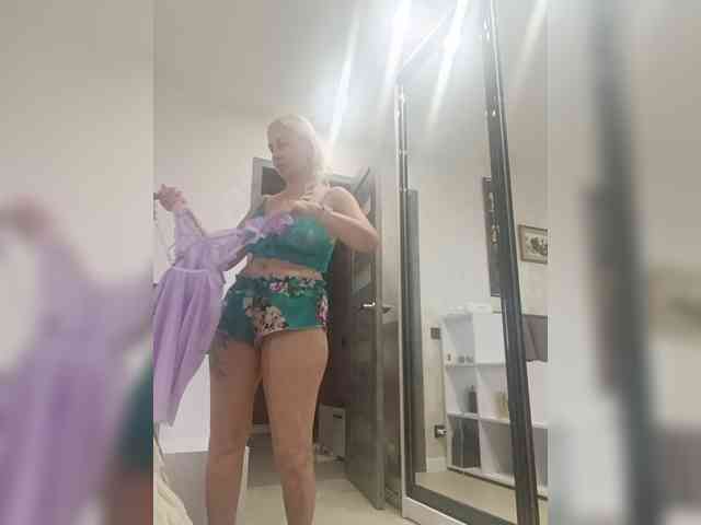 KissMiSveet1234 webcam