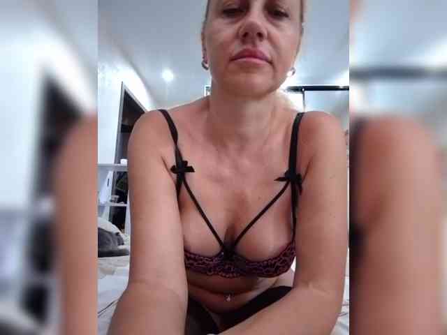 KissMiSveet1234 webcam