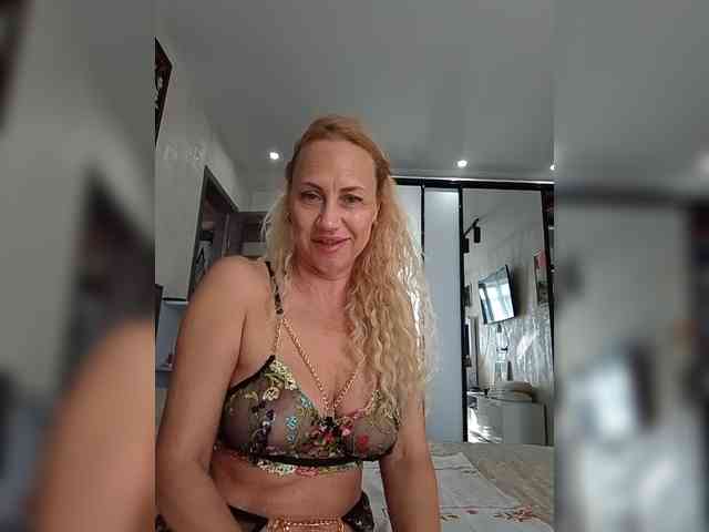 KissMiSveet1234 webcam