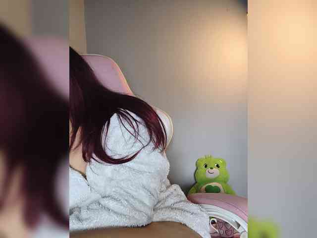 VelvetCherryy webcam