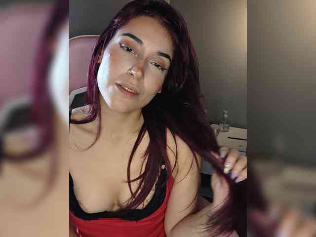 VelvetCherryy webcam