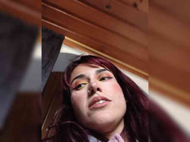 VelvetCherryy webcam