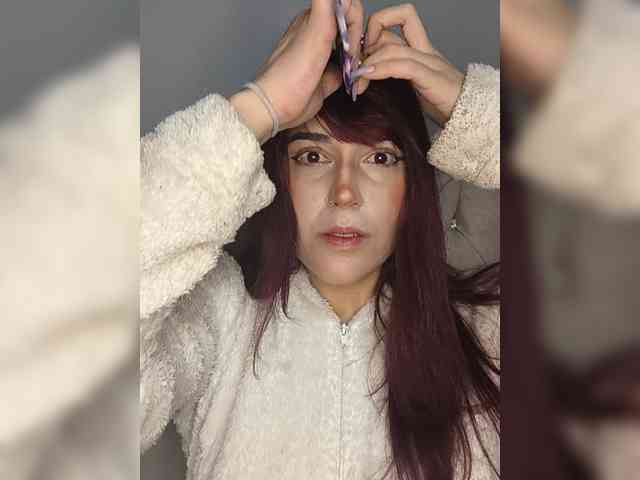 VelvetCherryy webcam