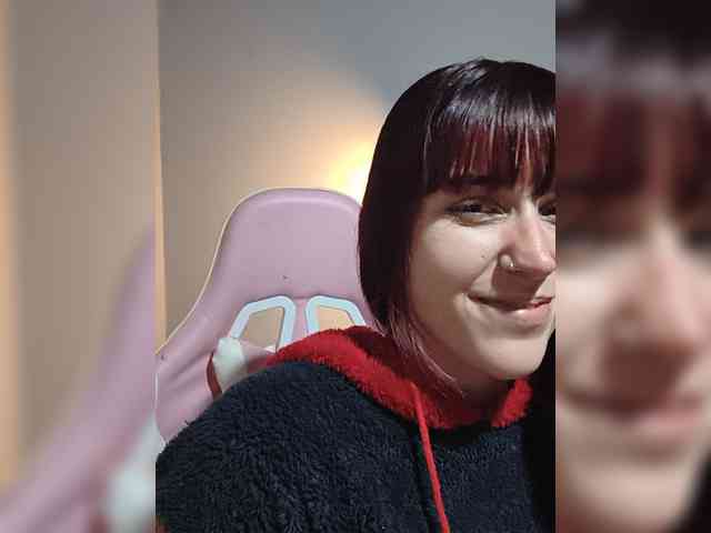 VelvetCherryy webcam
