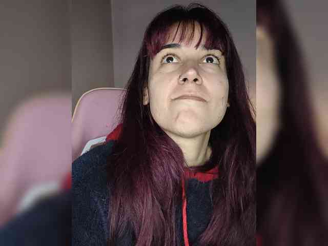 VelvetCherryy webcam