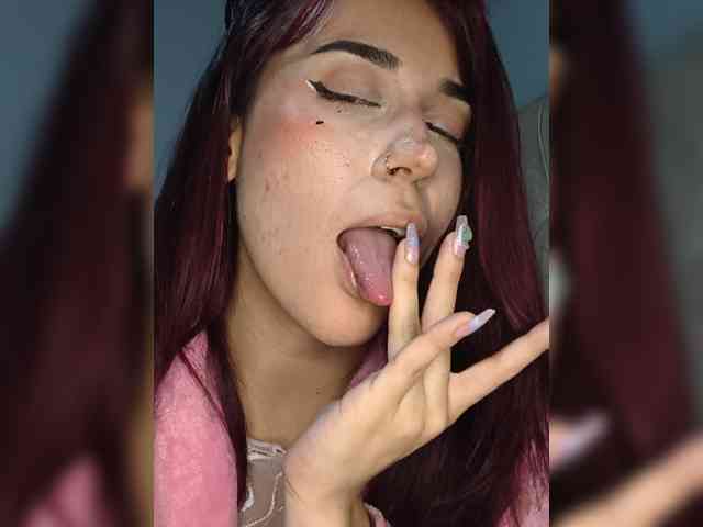 VelvetCherryy webcam