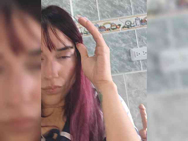 VelvetCherryy webcam