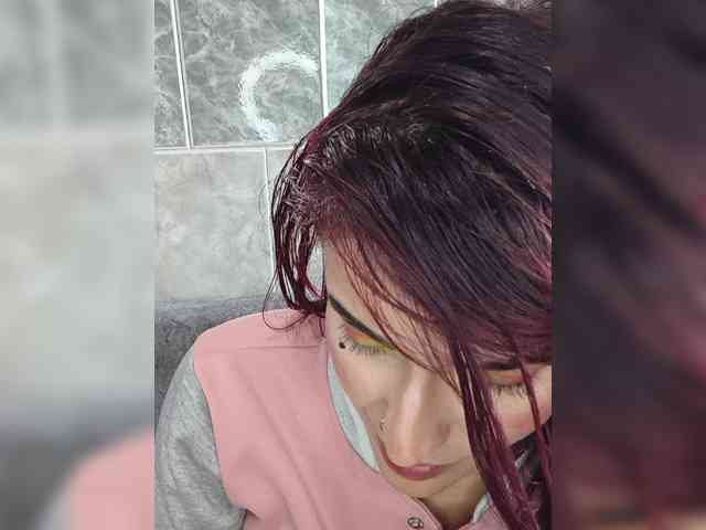 VelvetCherryy webcam