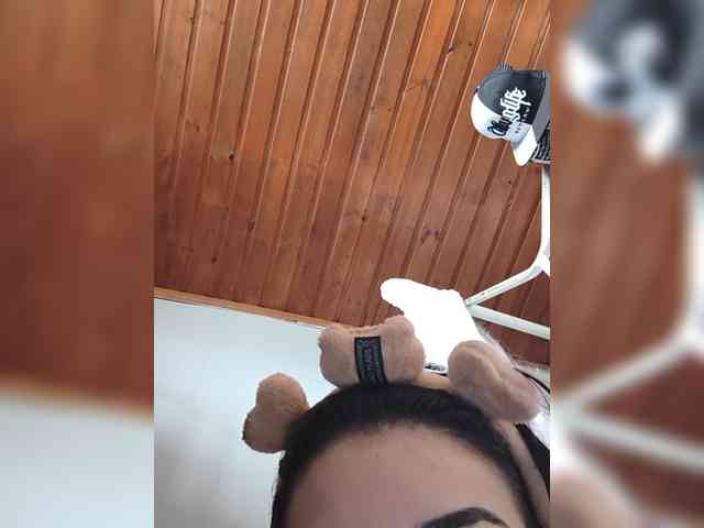 VelvetCherryy webcam
