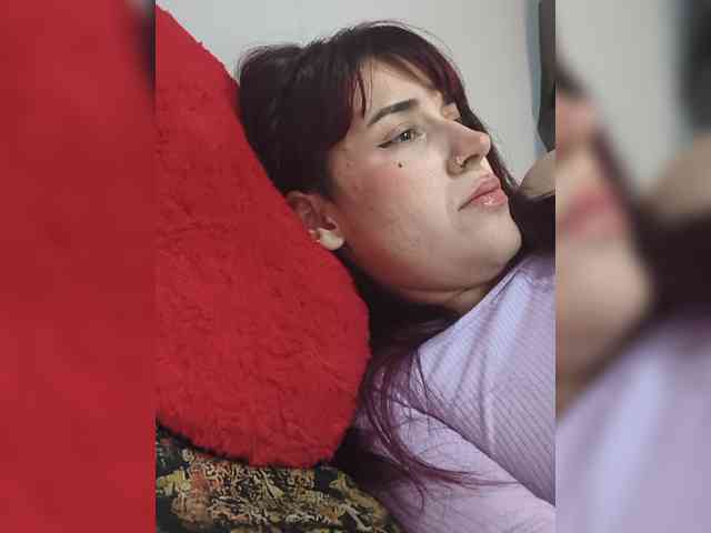 VelvetCherryy webcam