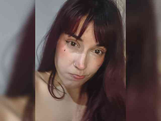 VelvetCherryy webcam