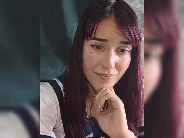 VelvetCherryy webcam