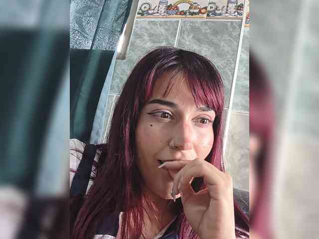VelvetCherryy webcam