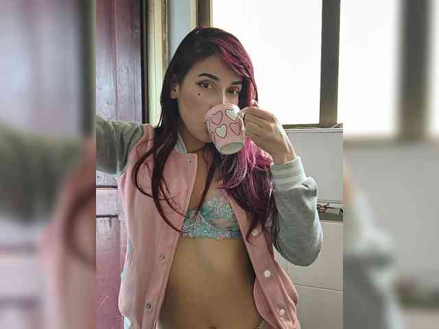 VelvetCherryy webcam
