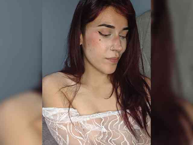 VelvetCherryy webcam