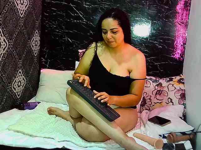 NaghtyGirl webcam