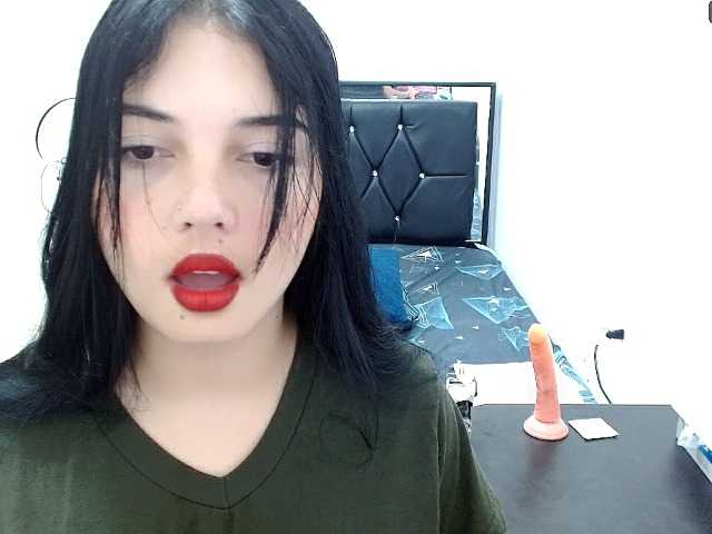 valeria-alluri19 live cam on BongaCams