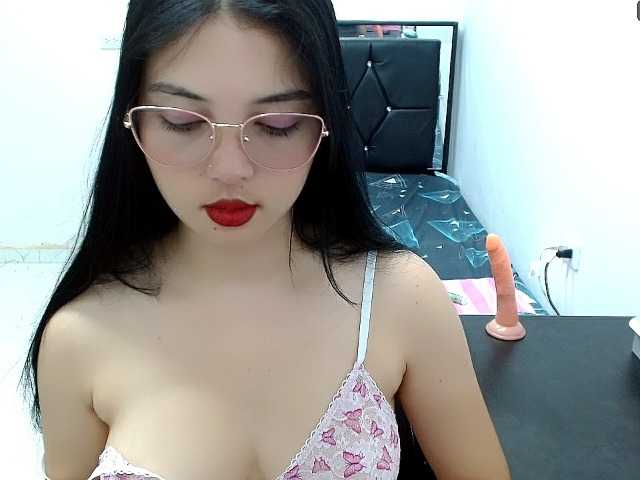 valeria-alluri19 live cam on BongaCams