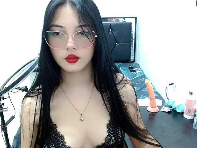valeria-alluri19 live cam on BongaCams