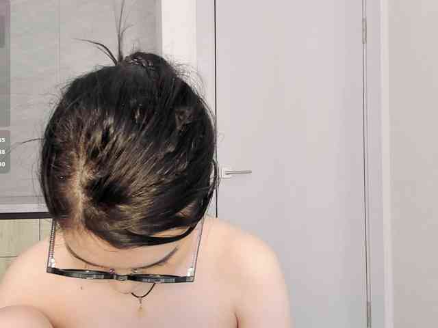 adelinya webcam