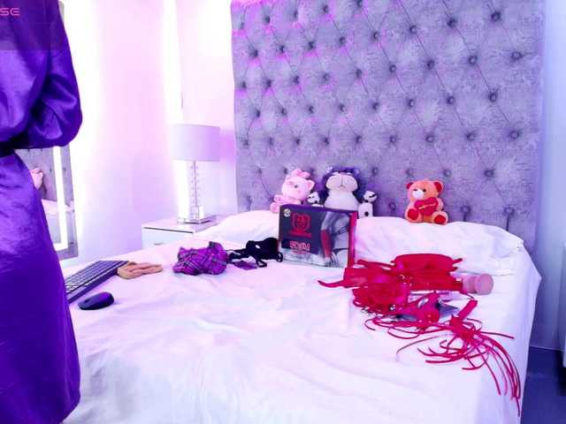 Zoe-moon live cam on BongaCams