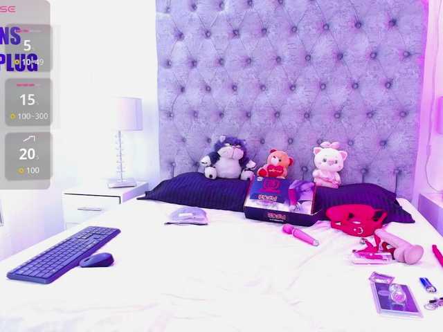 Zoe-moon live cam on BongaCams