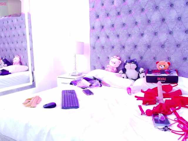 Zoe-moon live cam on BongaCams