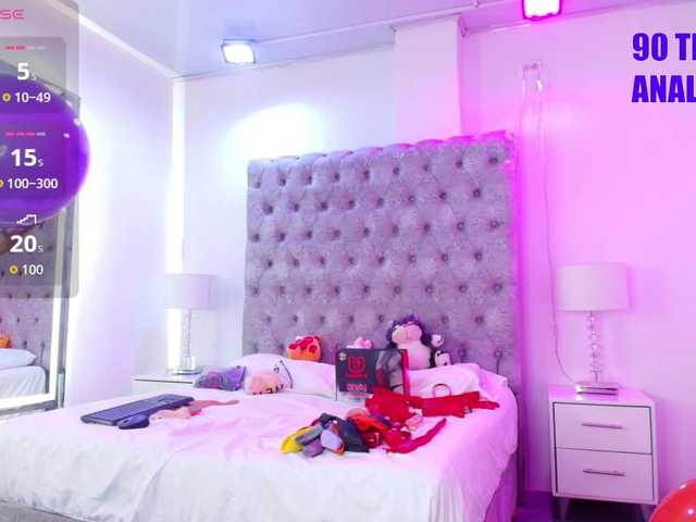 Zoe-moon live cam on BongaCams