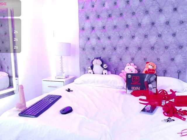 Zoe-moon live cam on BongaCams