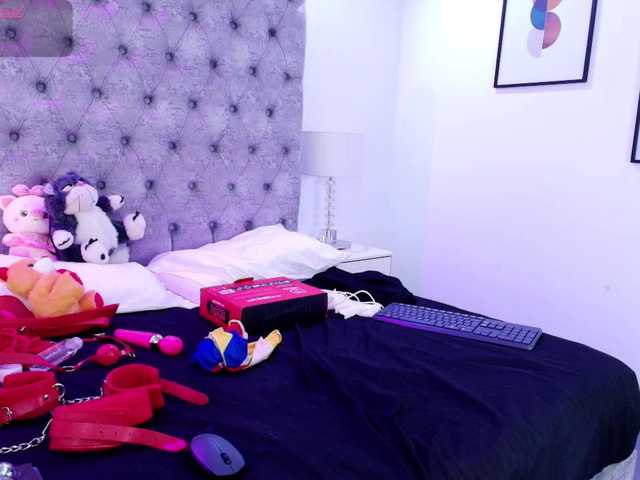 Zoe-moon live cam on BongaCams