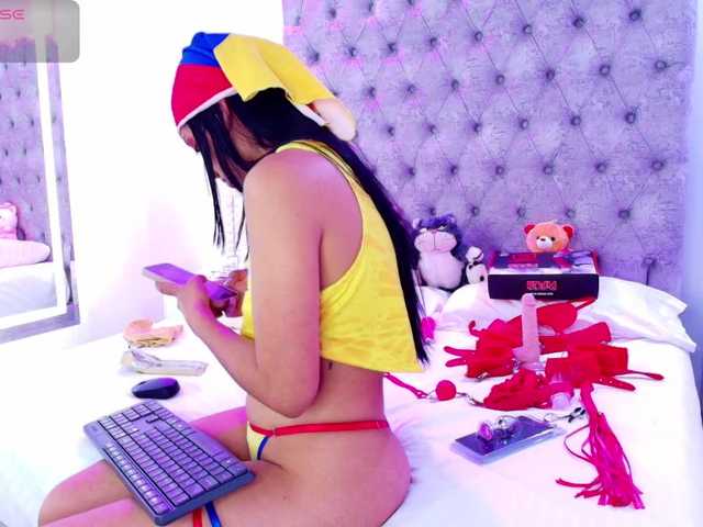 Zoe-moon live cam on BongaCams