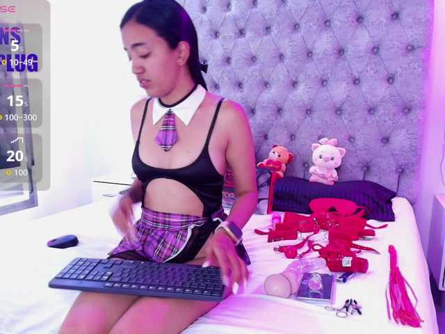 Zoe-moon live cam on BongaCams