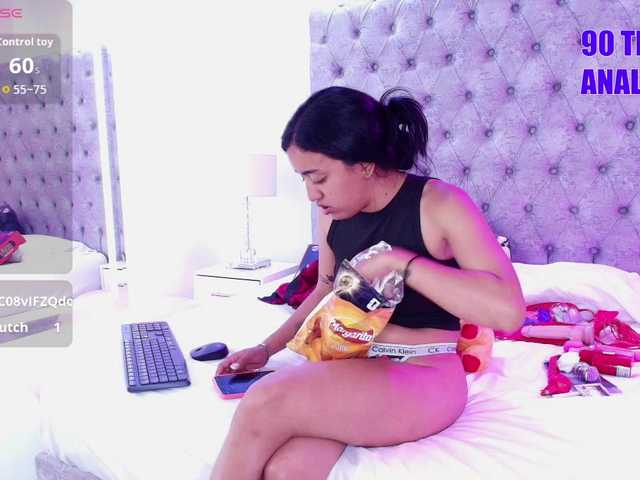 Zoe-moon live cam on BongaCams