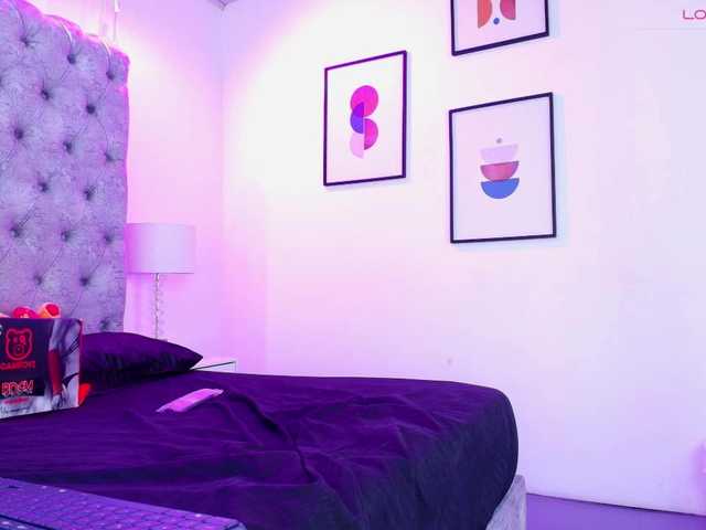 Zoe-moon live cam on BongaCams