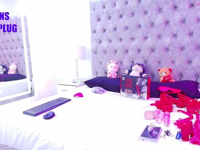 Zoe-moon live cam on BongaCams
