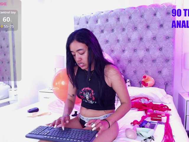 Zoe-moon live cam on BongaCams