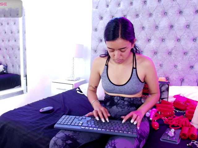 Zoe-moon live cam on BongaCams