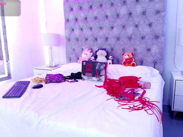 Zoe-moon live cam on BongaCams