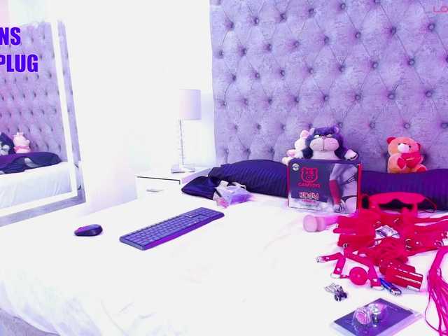 Zoe-moon live cam on BongaCams