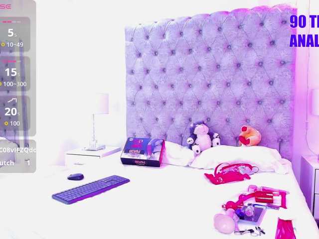 Zoe-moon live cam on BongaCams