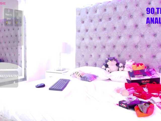 Zoe-moon live cam on BongaCams