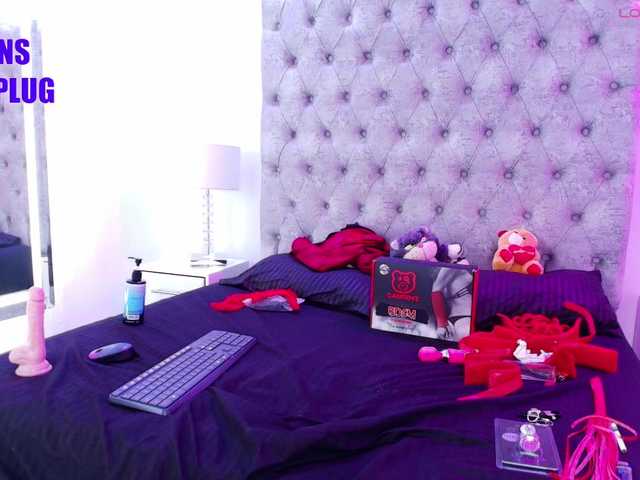 Zoe-moon live cam on BongaCams