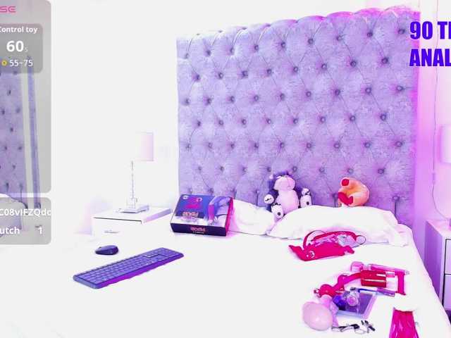 Zoe-moon live cam on BongaCams