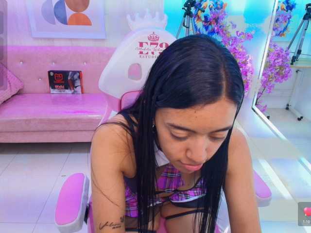 Zoe-moon live cam on BongaCams