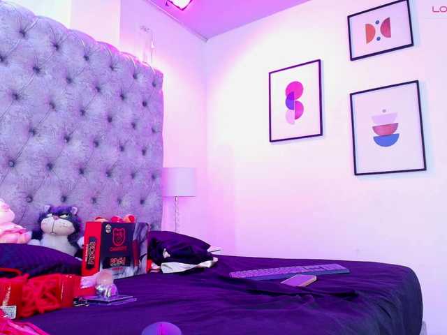 Zoe-moon live cam on BongaCams