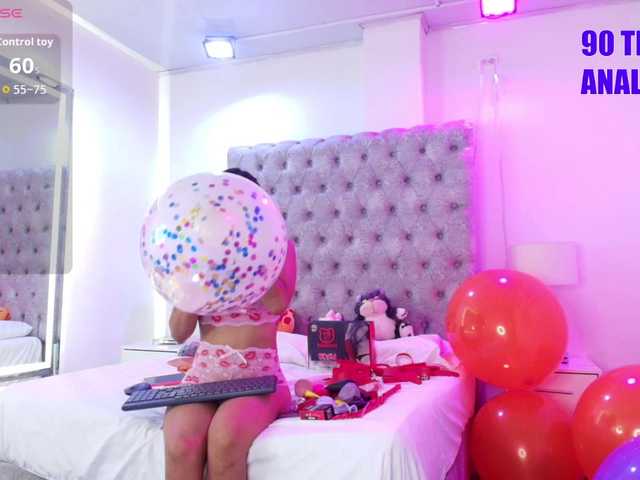 Zoe-moon live webcam show