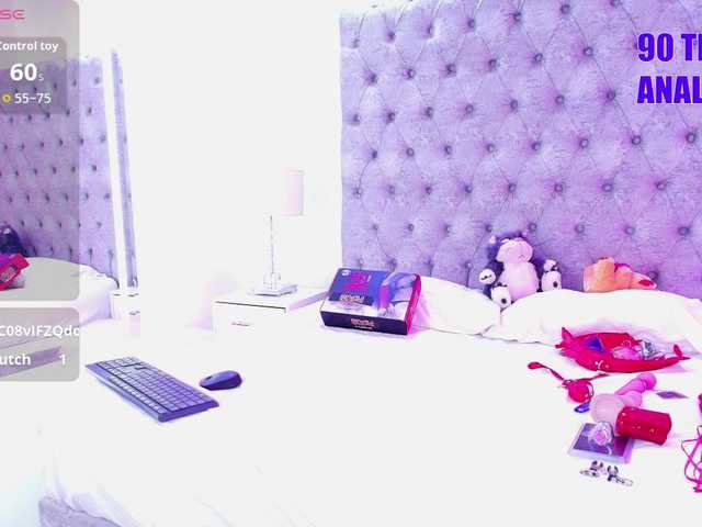 Zoe-moon live cam on BongaCams