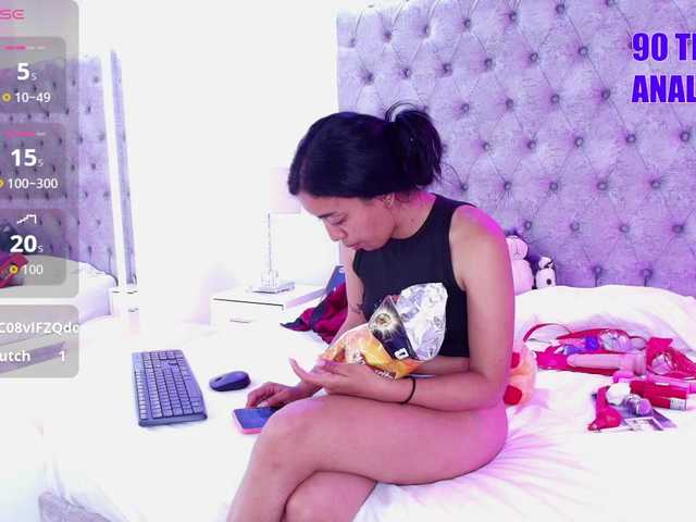 Zoe-moon live cam on BongaCams